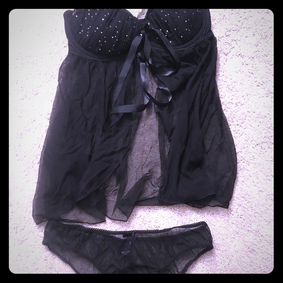 New VS Lingerie set - Picture 1 of 3